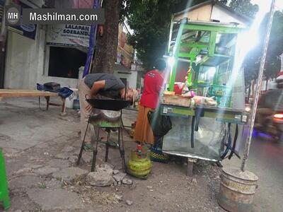 Lesehan Cak Bay depan RS