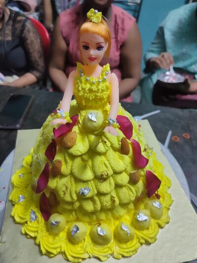 Pooja'z cakes and Bakes