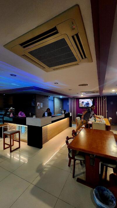 Here Bar (เฮีย บาร์)