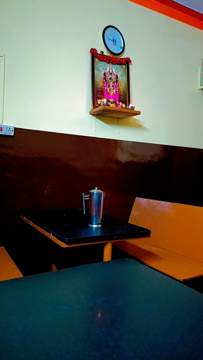 ವೀರಶೈವ ತಿಂಡಿ ಮತ್ತು ಊಟದ ಹೋಟೆಲ್