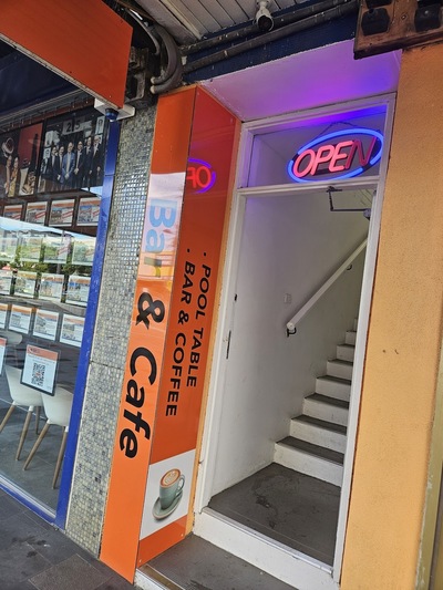 LUCKY BAR & CAFE