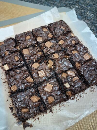 SV Royale Specialized in customized celebration cakes. Freshly Baked Breads and Buns everyday!!