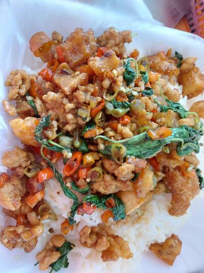 ป้าดาก๋วยเตี๋ยวกากหมู