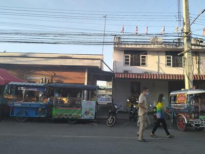 ร้านไก่ทอดหาดใหญ่หน้าเทศบาลภูเขียว