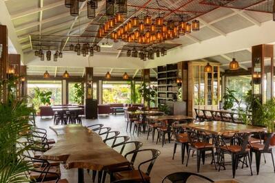 Common House Restaurant & Bar