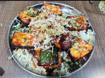 Hotel Gaurav bar restaurants And Lodging