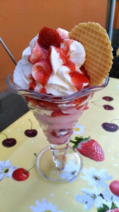 Eiscafé "Mittelkreisperle"- Margot Hecker
