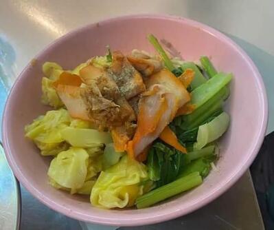 ชายสี่บะหมี่เกี๊ยว สาขาแม่คำมี (by มาม่าซัง)