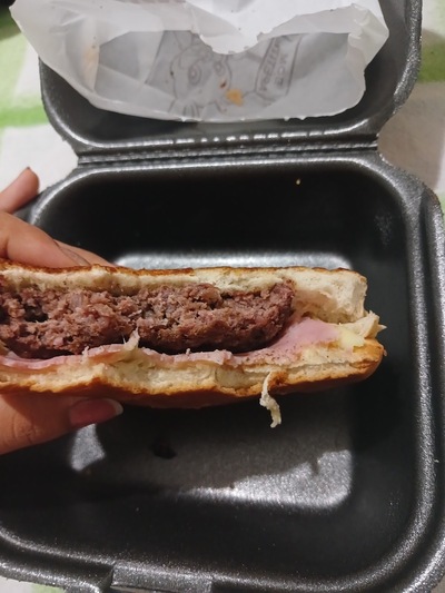 Vila Hamburgueria - HAMBURGUERIA E PIZZARIA (Hambúrguer na brasa; Pizzas; •Aberto de Terça a Domingo das 18:00 as 23:45)