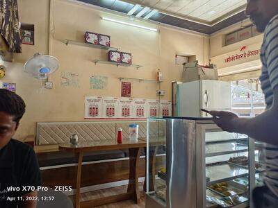 राहुल फास्ट फूड बेकरी एण्ड ज्यूस सेन्टर