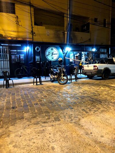 Veja imagens do exterior do D'Gust Passarela