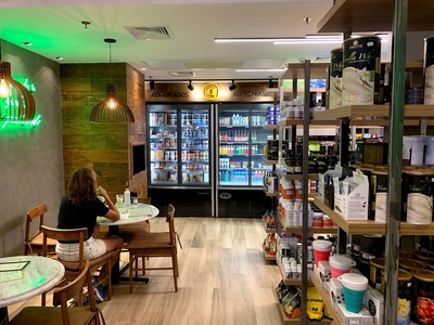 Gratitude Natural Foods Vogue Square foto