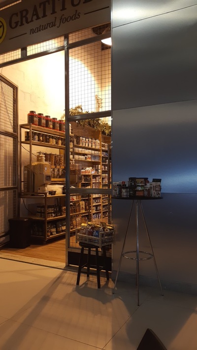 Gratitude Natural Foods Vogue Square foto