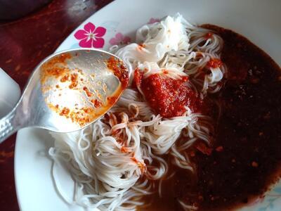 แม่จรัส สุดยอดขนมจีนน้ำนัว น้ำงัว น้ำยา (เจ้าเก่า)