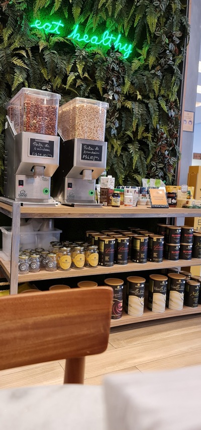 Gratitude Natural Foods Vogue Square foto