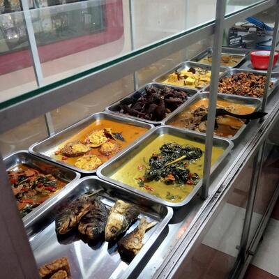Warung makan prasmanan mak iti