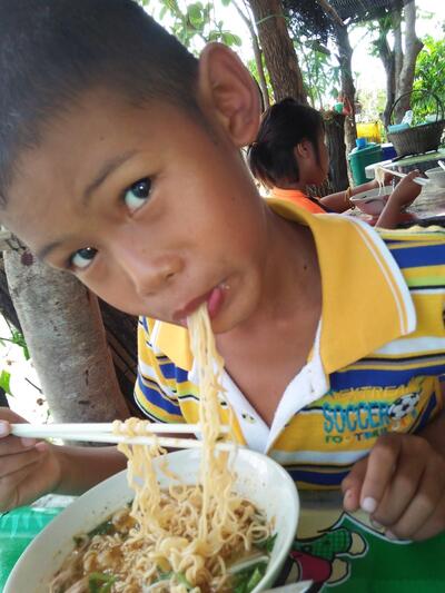ร้านลูกหมู ส้มตำ&ปังเย็น