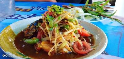 ข้าวกะเตี๋ยวห้าแยกหลุ่งประดู่