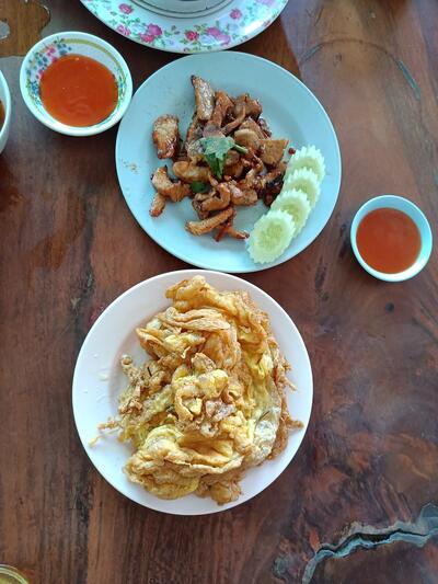 ร้านแม่ปลาสร้อย