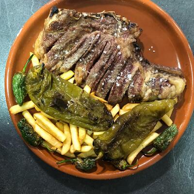 El Trece Restaurante & Cafe