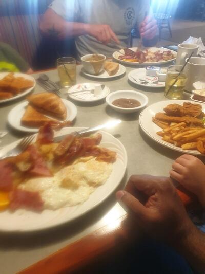 Brothers Restaurant & Lounge