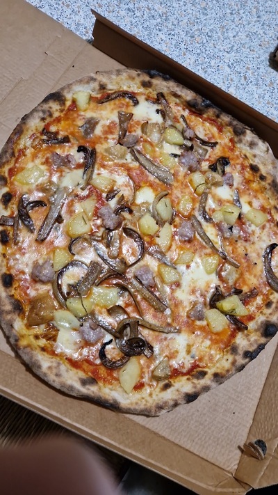 L’ANGOLO GOLOSO • PIZZA DI QUALITÀ AUTENTICA DAL 2007 • SAN CIPRIANO • CONSEGNA A DOMICILIO