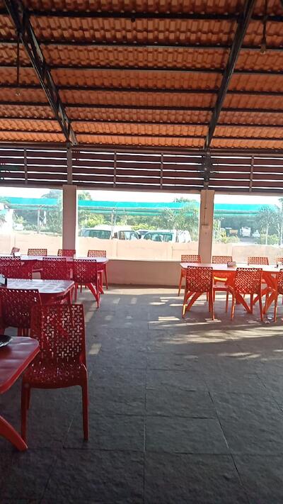 Mahalaxmi veg, Restaurant