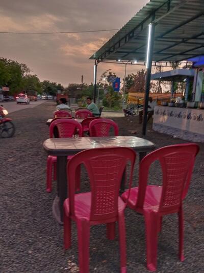 YADAV FAMILY RESTAURANT AND LADG