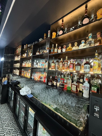 Tavus Lounge & Grill