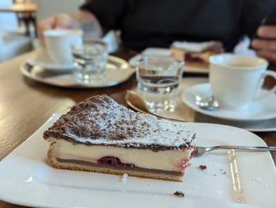 Eiscafé in der GLOBUS Markthalle Gensingen