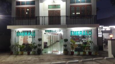 Emerald Villa Motel