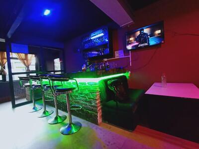 Lounge Rewind and Pause