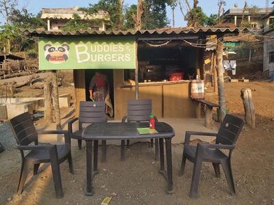 Buddies & Burgers (Pizza)