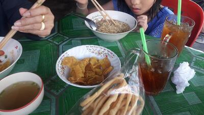 คิ้วโข่ง เล็กน้ำใส