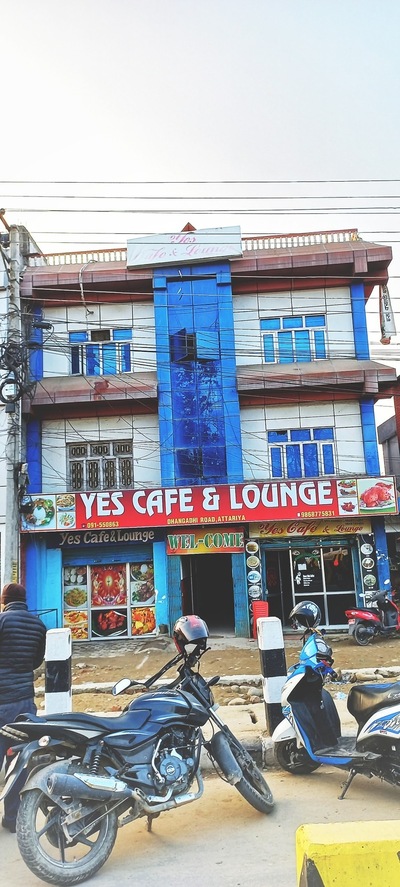 Yes cafe & lou