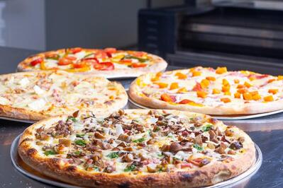 Just Queen - Distributeur de pizzas