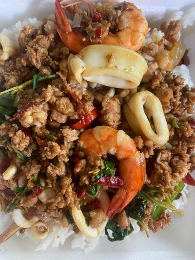 ร้านก๋วยเตี๋ยวไก่มะระหมวดกานต์หลานใบหม่อน