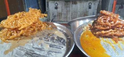 Akash Badal imarati Dukaan