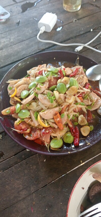 ร้านส้มตำยำกระเทย