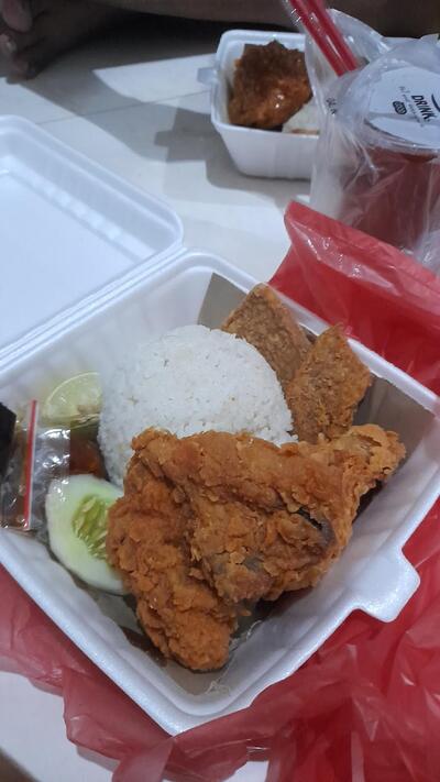 Ayam geprek ibu emil