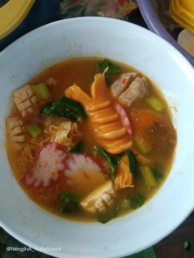 Seblak neng ina (amplang ikan bawang)