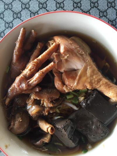 ครัวกลางบ้านก๋วยเตี๋ยวไก่มะระบุฟเฟ่ต์