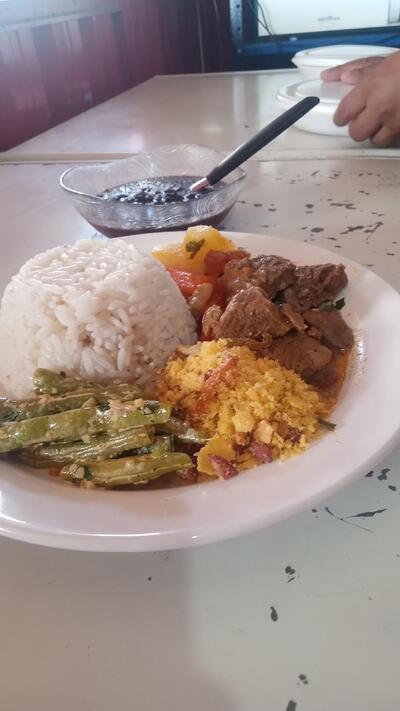 Lanches e marmitas Fabi e Kleber