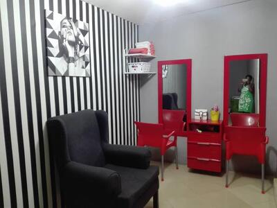 Annienail bar Singida