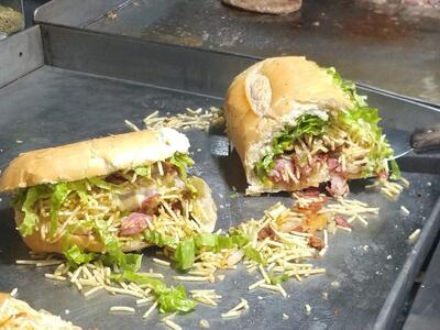 Os hambúrgueres do Nunes Lanches irão saciar diferentes gostos