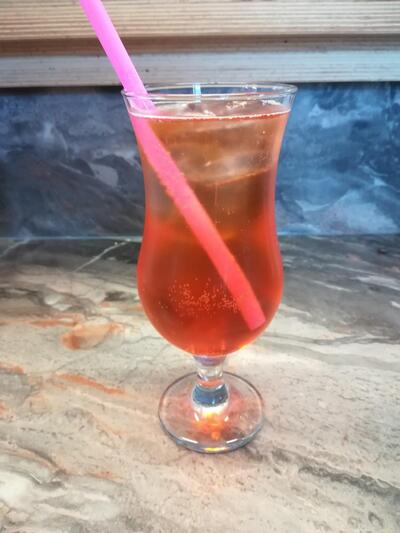 Treffpunkt NumberOne Biergarten Schnitzel und Hamburger