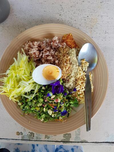 ร้านข้าวยำคุณยายบ้านสวน