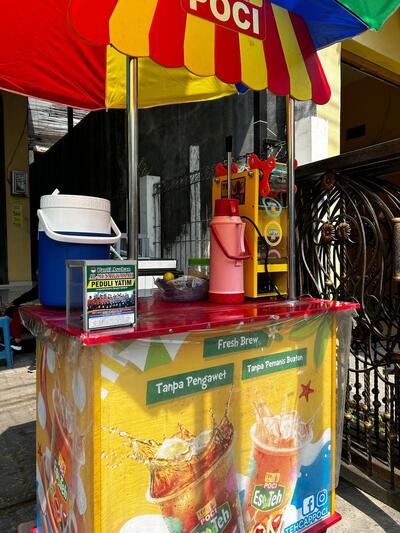 Teh Poci Ngawi Depan Toko Baju Zoya