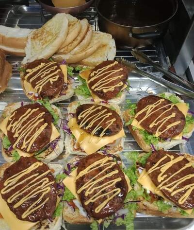 GURNEY BURGER HOUZ