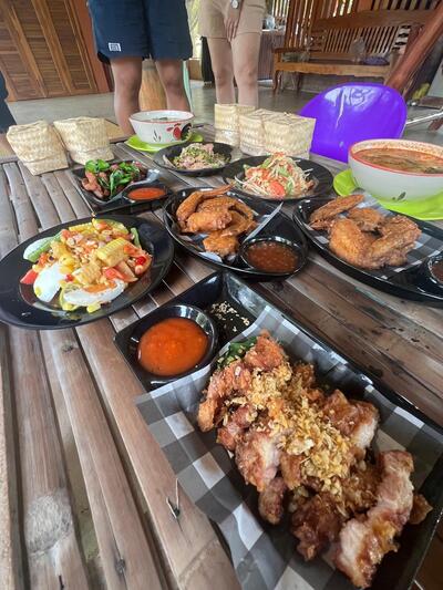 ร้านแซ่บยกสวน